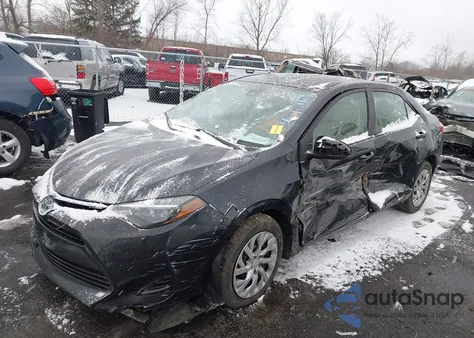2018 Toyota Corolla Le z USA, uszkodzony, nr VIN 2T1BURHE8JC074579